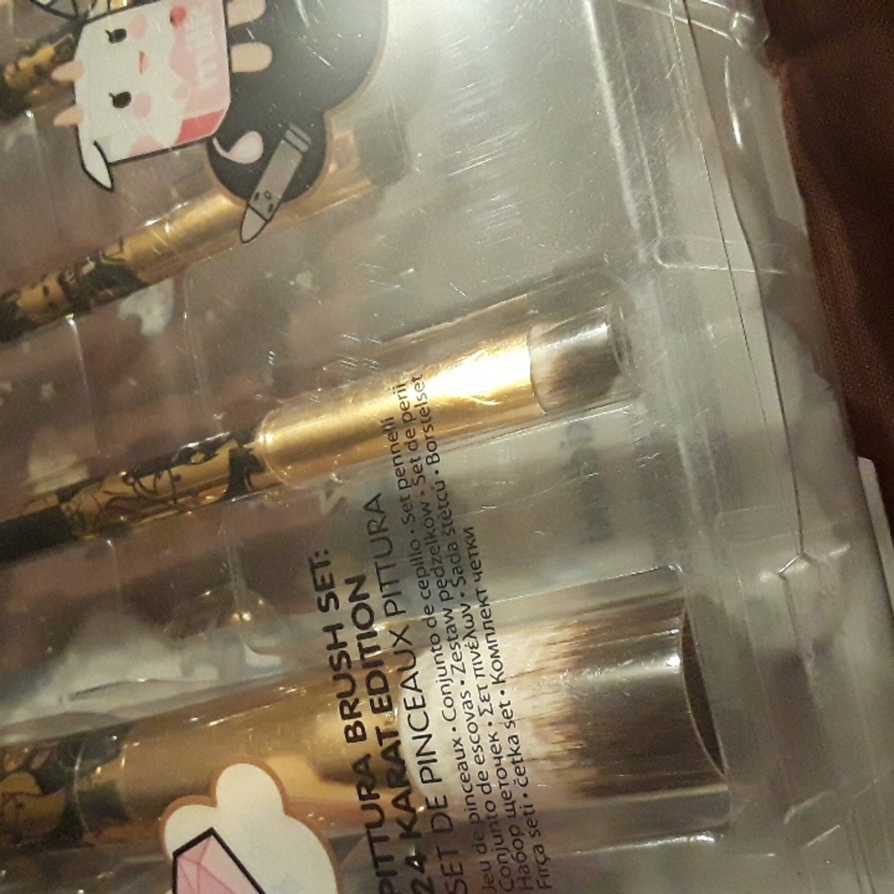 Tokidoki Pittura 4 pc Brush Set: 24 Karat Edition Rare Makeup Brushes LE Charms - Picture 9 of 16